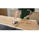 Een houten tafel tegen vlekken beschermen